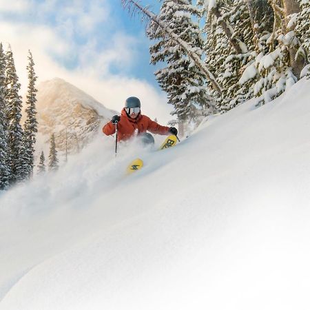 Two Bedroom Condo With Balcony Over Mountaineer Square - Just Steps From The Slopes! Condo Crested Butte Dış mekan fotoğraf